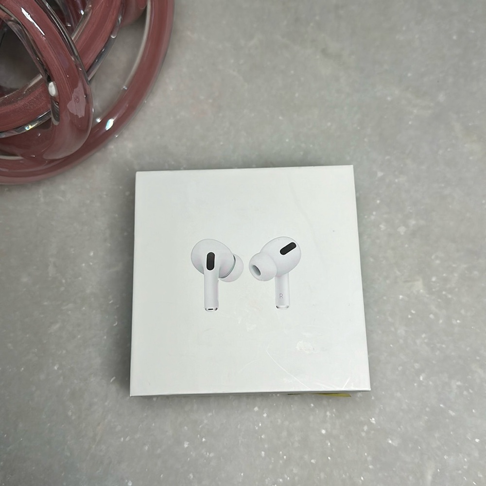AirPods Pro with Wireless Charging Case